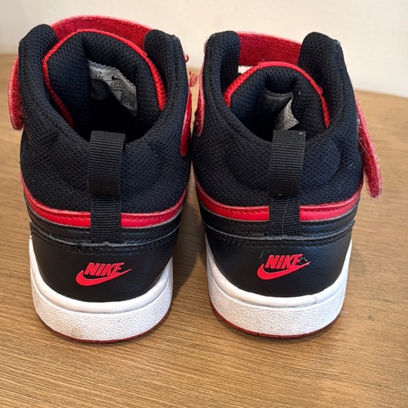 Nike High-Top Sneakers in Red and Black - Picture 3 of 5